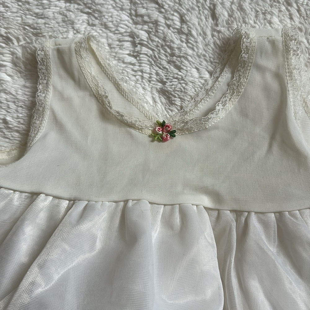 Elegant White Baby Dress with Lace Trim - Picture 3 of 5